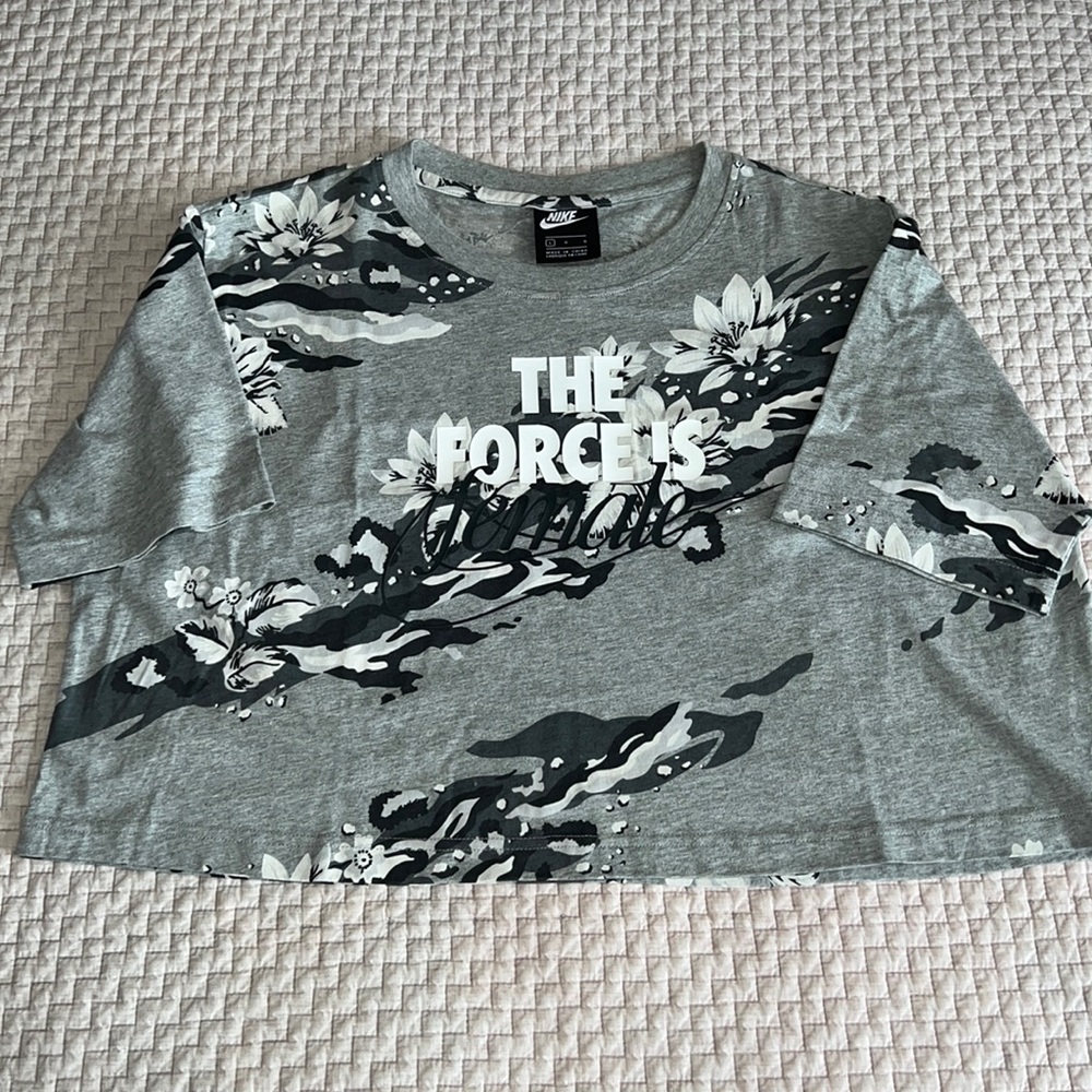 Women’s Nike cropped tee size L.